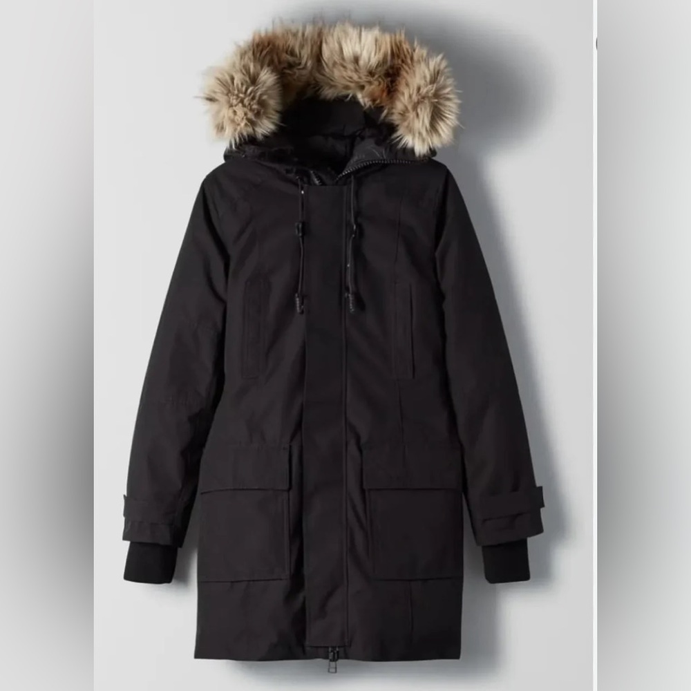 Aritzia TNA Bancroft Parka in black